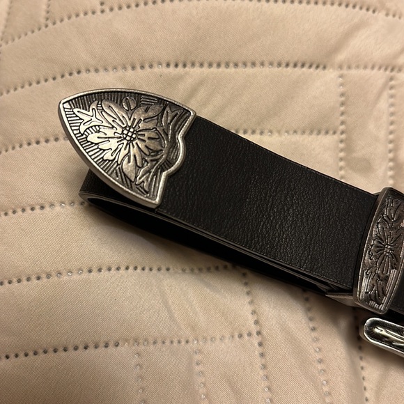 BRAND NEW BLACK LEATHER BELT - Picture 4 of 6
